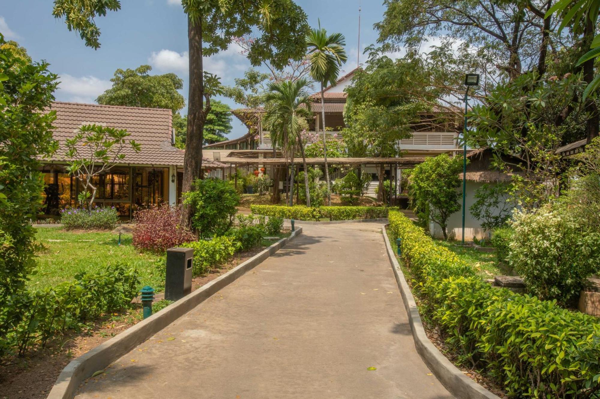 Cambodian Country Club Hotel Phnom Penh Eksteriør billede